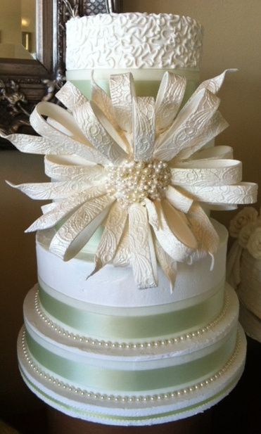 Big Bow and Pearls Cake